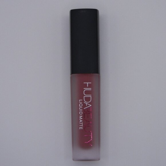 BD 2 for 24$ - NEW Huda (1.9ml) Liquid Lipstick in Trophy Wife - Picture 2 of 3